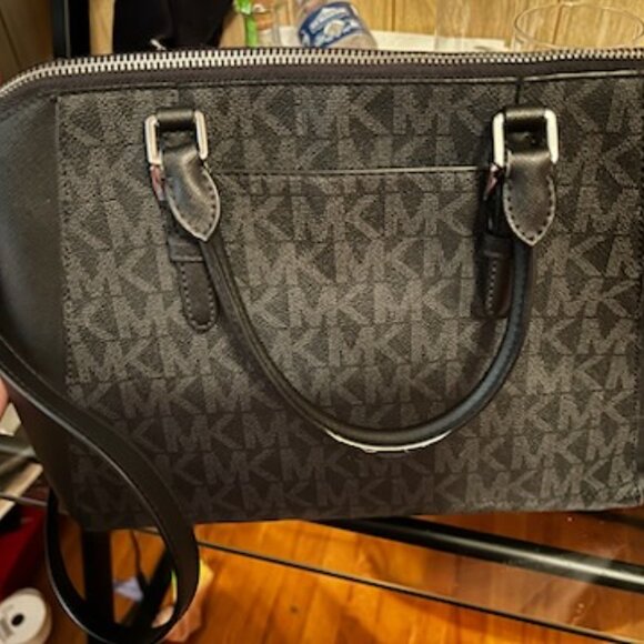 Medium Sized Michael Kors Bag - Picture 3 of 5